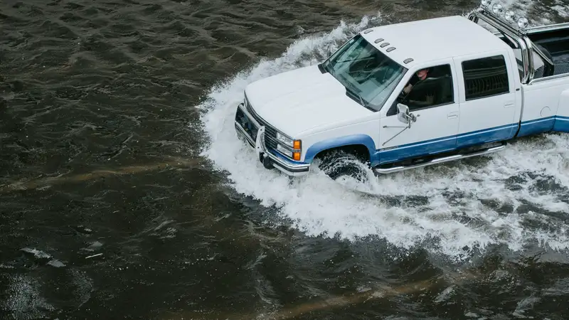 Талые воды продолжают топить трассы в трех областях Казахстана