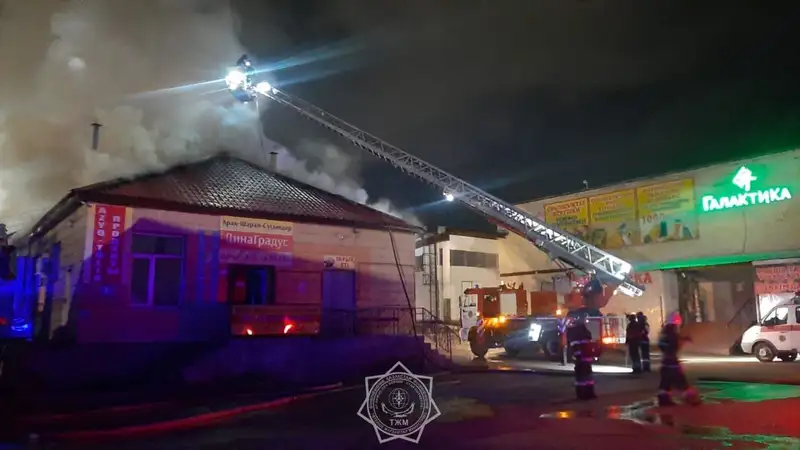 Крупный пожар произошел в магазине в Усть-Каменогорске