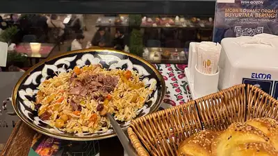 Житель Узбекистана приехал в Уральск и каждый день готовит плов на 500 человек, фото - Новости Zakon.kz от 19.04.2024 11:49