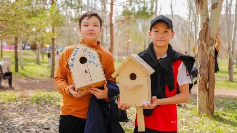 В двух столичных парках провели экоакцию "Сделай свой скворечник"