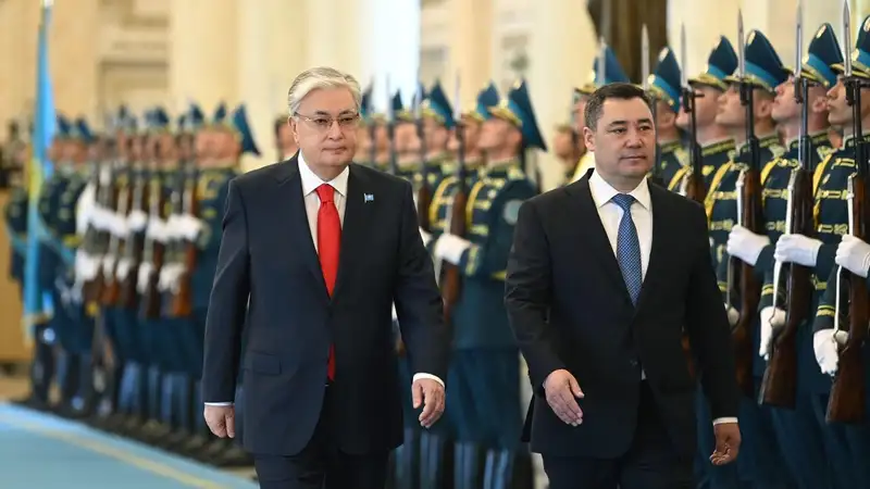 В Акорде состоялась церемония встречи президента Кыргызстана, фото — Новости Zakon.kz от 19.04.2024 12:05
