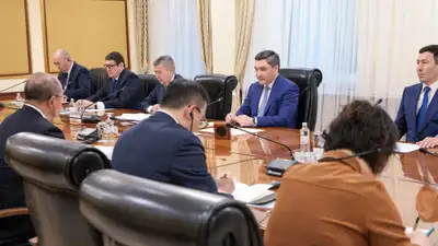 Бектенов: Вместо продажи сырья в виде газа мы будем производить полиэтилен, фото - Новости Zakon.kz от 19.04.2024 11:24