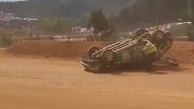 Автомобиль врезался в толпу зрителей на гонке в Шри-Ланке: семь человек погибли , фото - Новости Zakon.kz от 21.04.2024 20:15