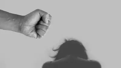 Нападение на женщину при детях попало на видео в Актау , фото - Новости Zakon.kz от 21.04.2024 21:37