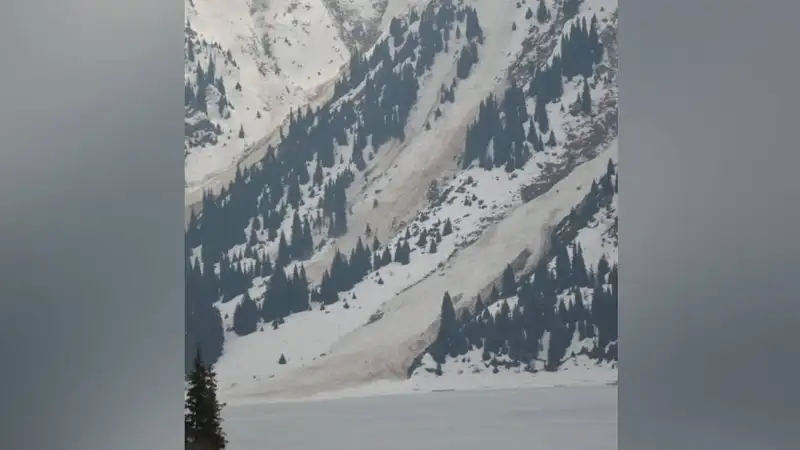 В алматинских горах сошла грунтовая лавина