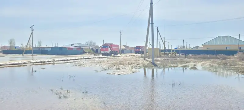 Почти 900 тысяч кубометров воды откачали в Жылыойском районе с начала паводка, фото - Новости Zakon.kz от 22.04.2024 15:36