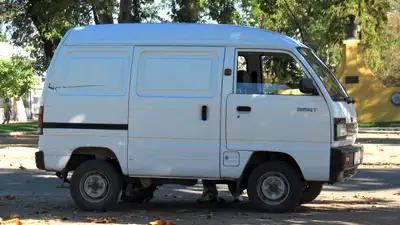 В Узбекистане водитель умудрился усадить в Damas 25 детей