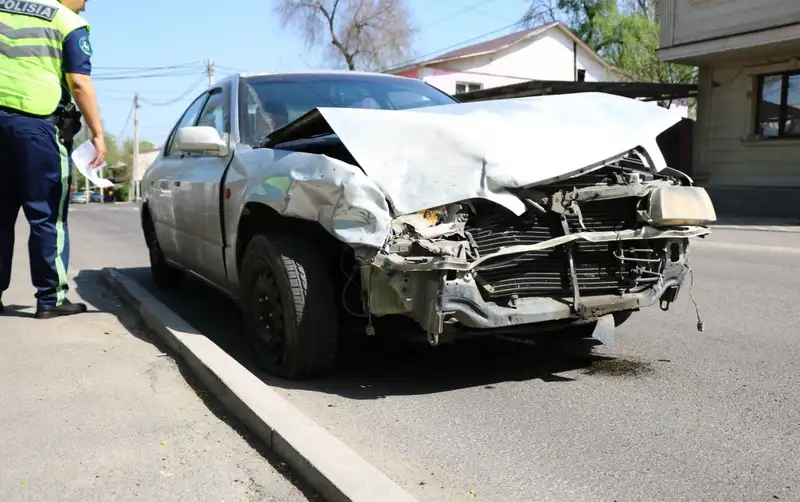 Водители двух Toyota не поделили дорогу в Алматы, фото - Новости Zakon.kz от 22.04.2024 11:36