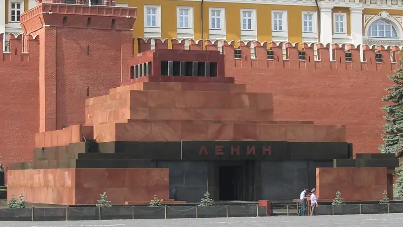 Мавзолей Ленина закроют до 16 мая
