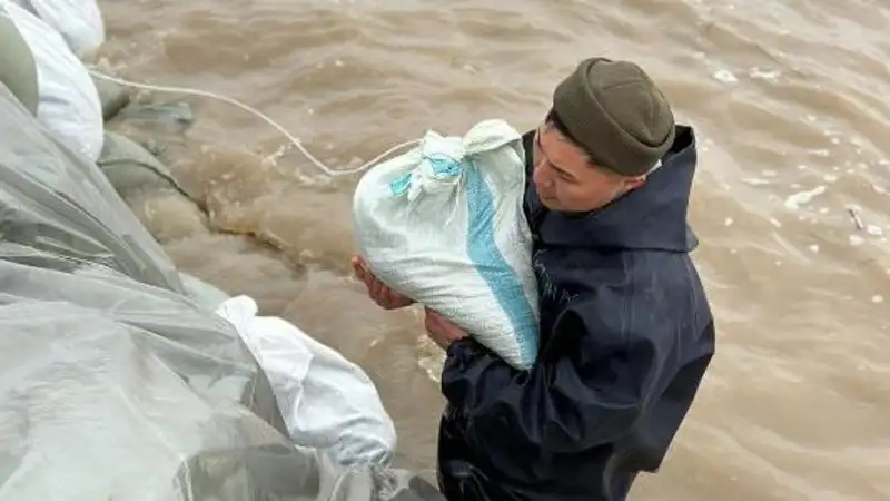 Паводки, гуманитарная помощь, фото - Новости Zakon.kz от 23.04.2024 12:36