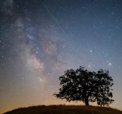 Первый весенний звездопад смогли наблюдать любители ночного неба , фото - Новости Zakon.kz от 23.04.2024 04:30