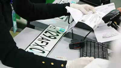 В спецЦОНах возникли проблемы с выдачей водительских прав и регистрацией авто, фото - Новости Zakon.kz от 22.04.2024 14:41