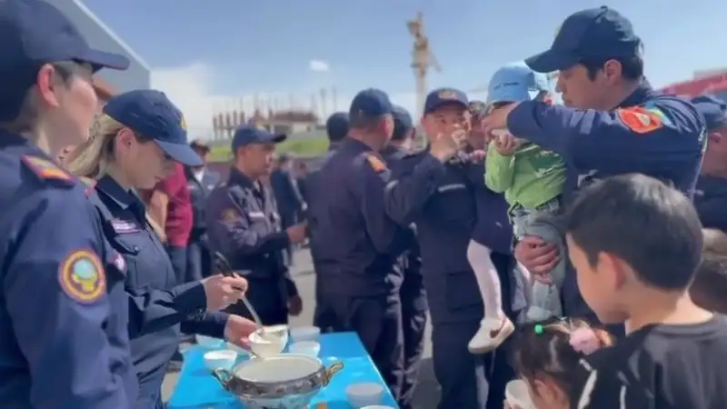 Спасатели Шымкента вернулись домой после противопаводковых работ в Акмолинской области