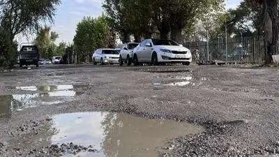 Куда алматинцам нужно отправить фотографии ям на дорогах, чтобы их устранили, фото - Новости Zakon.kz от 23.04.2024 16:20