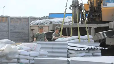 В Актобе прибыли вагоны с гуманитарной помощью из Таджикистана, фото - Новости Zakon.kz от 23.04.2024 23:10