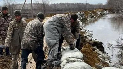 последствия паводков и помощь бизнеса в их ликвидации, фото - Новости Zakon.kz от 26.04.2024 13:45