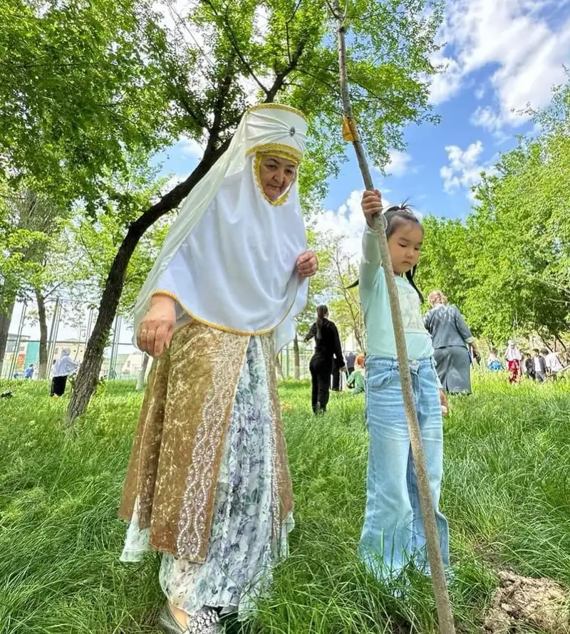 В  Жамбылской области проходит акция "Жасыл аймак" по посадке деревьев , фото - Новости Zakon.kz от 24.04.2024 16:01