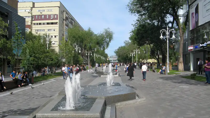На арбате в Алматы распылили перцовый баллончик