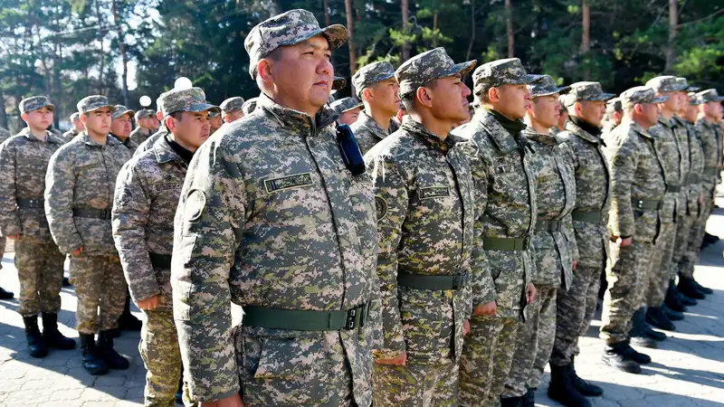 300 военнослужащих, которые помогали в борьбе с паводками в СКО, проводили домой