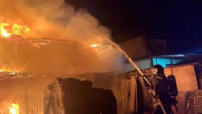пожар в жилом доме, фото - Новости Zakon.kz от 25.04.2024 01:38