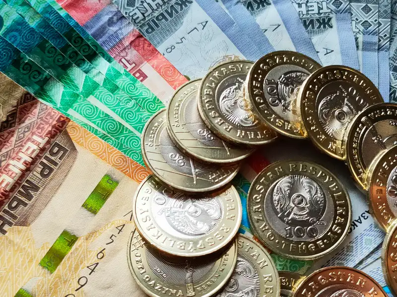 Блокируют счета из-за долга в 1 тенге: на жалобы казахстанцев ответили в Минфине