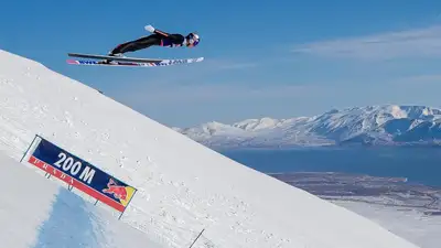 Прыжки на лыжах Неофициальный Мировой рекорд, фото - Новости Zakon.kz от 25.04.2024 15:26