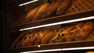 Повысить цену на хлеб до 500 тенге предложил депутат из Жамбылской области, фото - Новости Zakon.kz от 25.04.2024 13:57