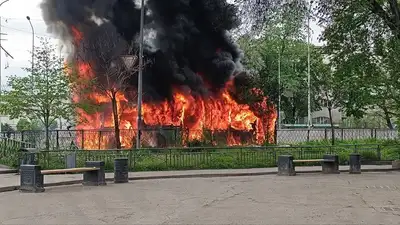 Автобус сгорел в Алматы, фото - Новости Zakon.kz от 25.04.2024 15:20