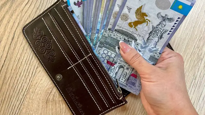 Банк лишили лицензии в Казахстане: сколько денег может вернуть вкладчик