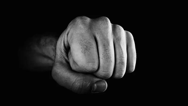 Еще одно жестокое избиение женщины в Казахстане попало на видео