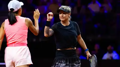 Бетани Маттек-Сэндс во время розыгрыша попал мяч в голову, фото - Новости Zakon.kz от 26.04.2024 12:17