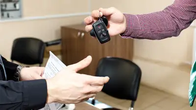 Лжеродственник чиновника обманул покупателей авто на 37 млн тенге, фото - Новости Zakon.kz от 26.04.2024 17:01