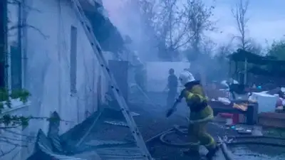 пожар в жилом доме, фото - Новости Zakon.kz от 27.04.2024 20:26