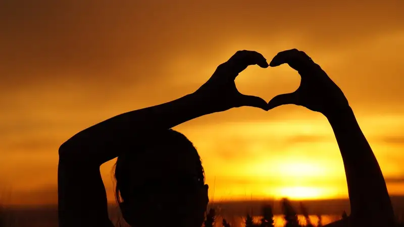 Буря эмоций: любовный гороскоп на воскресенье