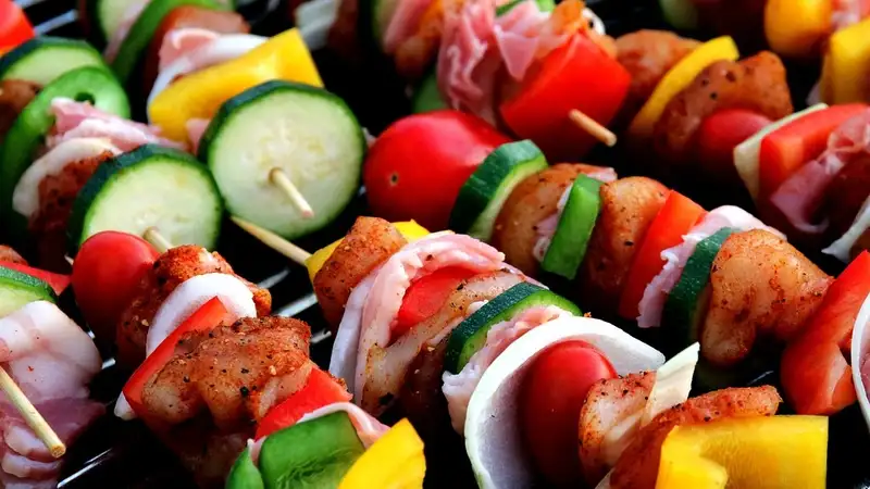 Диетолог рассказала, сколько можно съесть шашлыка за один раз