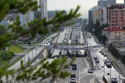Машины, дорожное движение, транспорт, правила дорожного движения, улица Аль-Фараби  , фото - Новости Zakon.kz от 05.08.2024 17:49