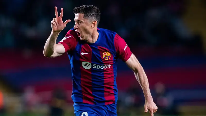 Левандовски стал самым ценным и забивным форвардом Ла Лиги