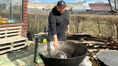 Не мог спать: житель Узбекистана рассказал, почему помогал казахстанцам во время паводков, фото - Новости Zakon.kz от 30.04.2024 19:12