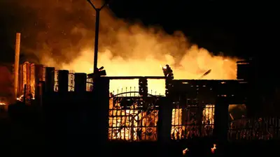 Дома сгорели на базе отдыха в ВКО, фото - Новости Zakon.kz от 30.04.2024 10:03