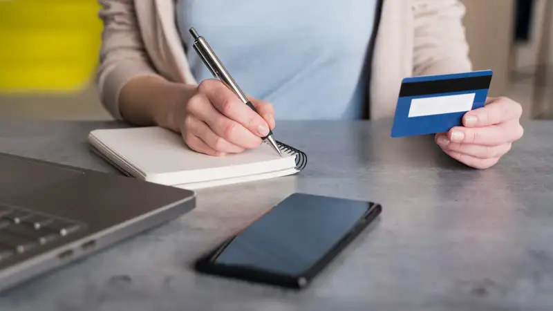 Статистика платежных карт: казахстанцы стали чаще снимать наличные деньги