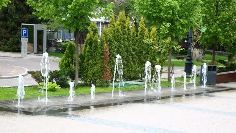 запуск городских фонтанов в Алматы, фото — Новости Zakon.kz от 01.05.2024 11:02