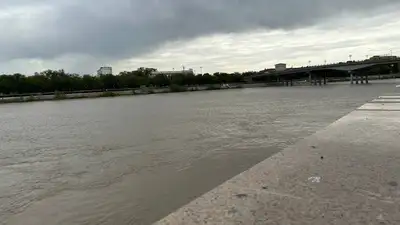 Уровень воды в Урале значительно увеличился, фото - Новости Zakon.kz от 02.05.2024 09:34