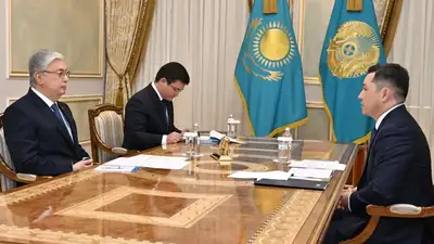 Ренат Бектуров проинформировал главу государства о результатах деятельности МФЦА , фото - Новости Zakon.kz от 02.05.2024 16:05