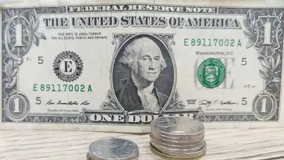 Почему тенге укрепился к доллару в апреле