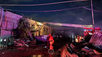 Крупный пожар на складе потушили в Актобе 