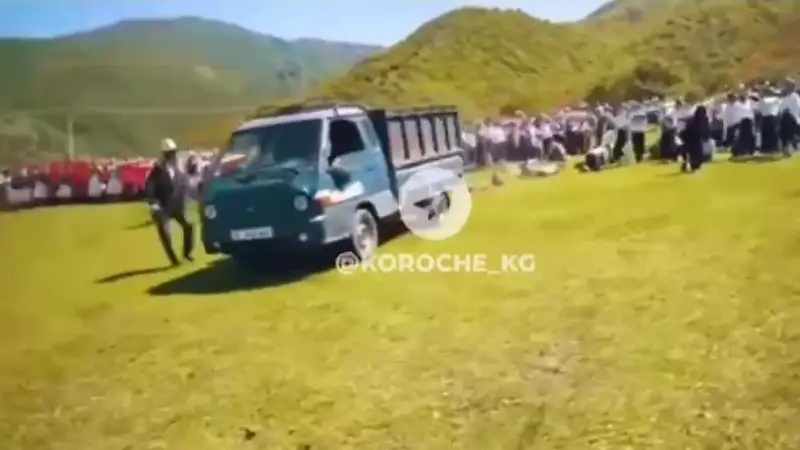 Грузовик сбил детей в Кыргызстане: количество пострадавших возросло