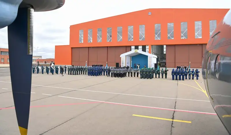 Токаев открыл авиабазу Нацгвардии, фото - Новости Zakon.kz от 03.05.2024 13:42