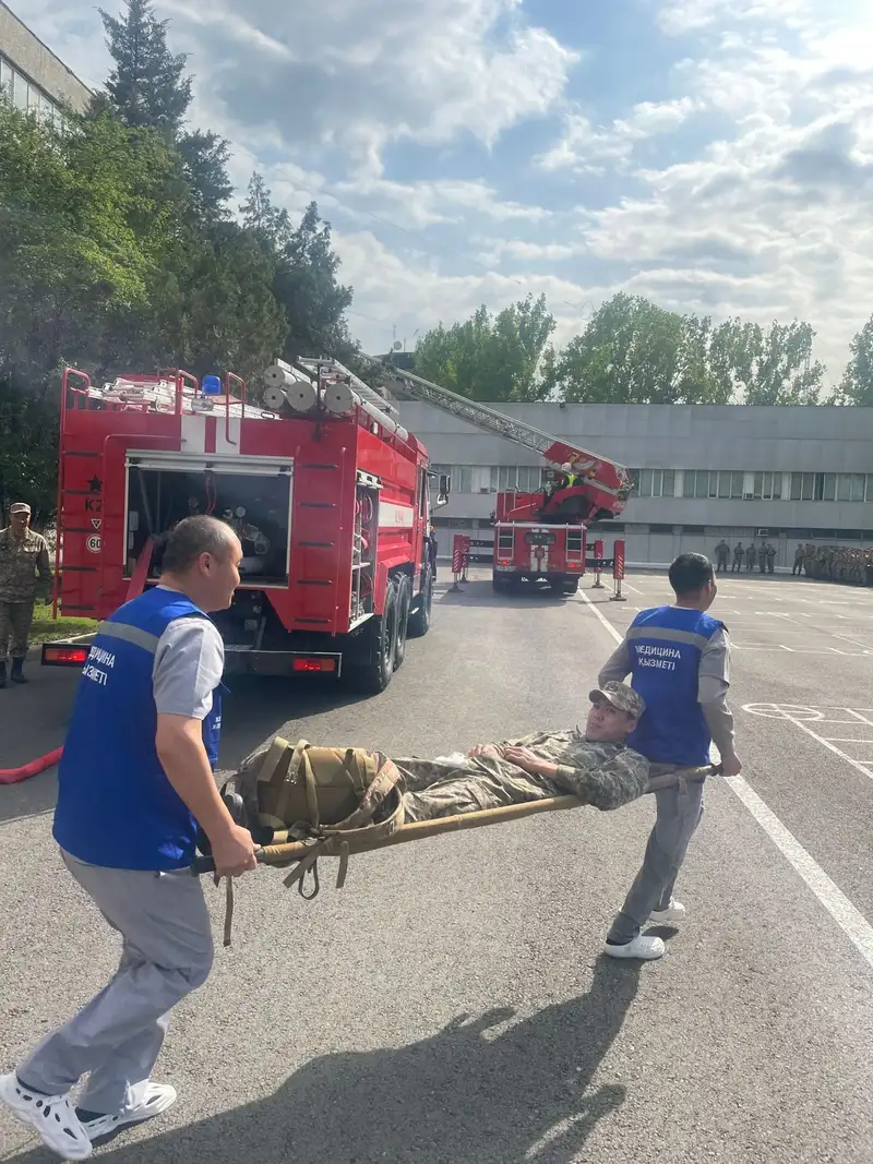Военные и пожарные в Алматы провели учения, фото - Новости Zakon.kz от 03.05.2024 12:36