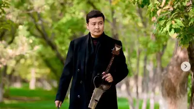 Казахстанский кобызист заворожил подписчиков саундтреком из Дюны-2