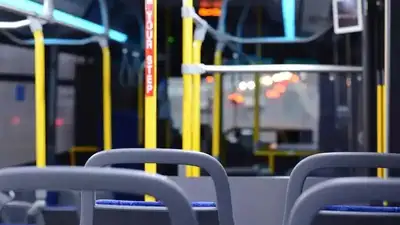 грессивное поведение пассажира автобуса попало на видео в Астане , фото - Новости Zakon.kz от 03.05.2024 21:07